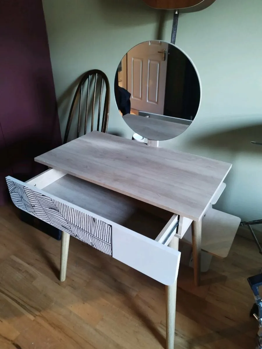 Dressing table - Image 2