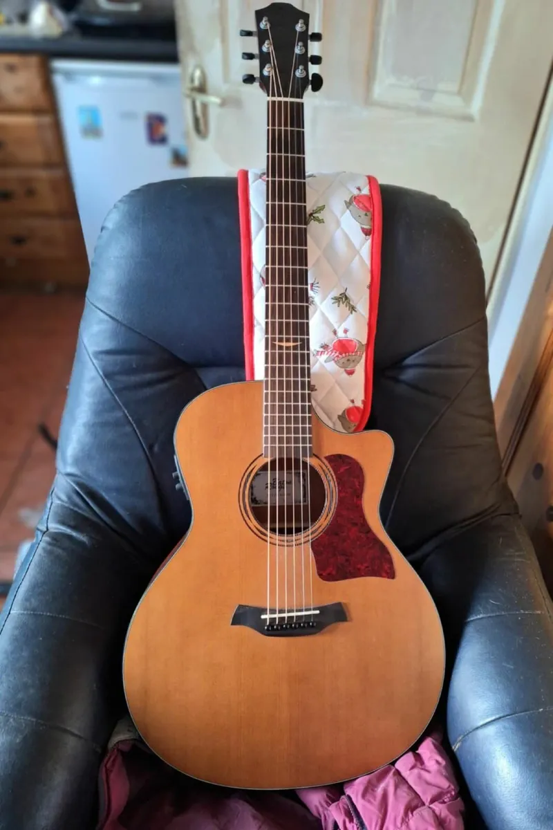 Semi acoustic guitar - Image 1