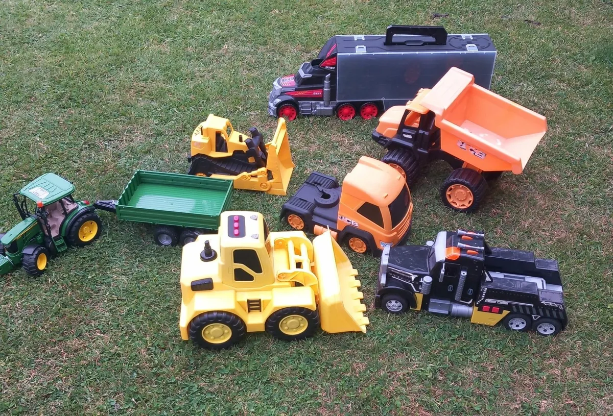 Kids trucks,  tractors - Image 1