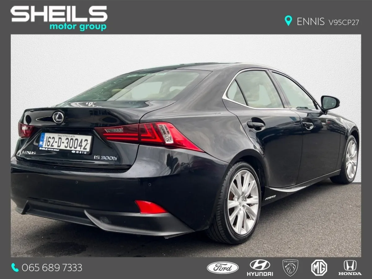 Lexus IS 300h Executive - Image 2