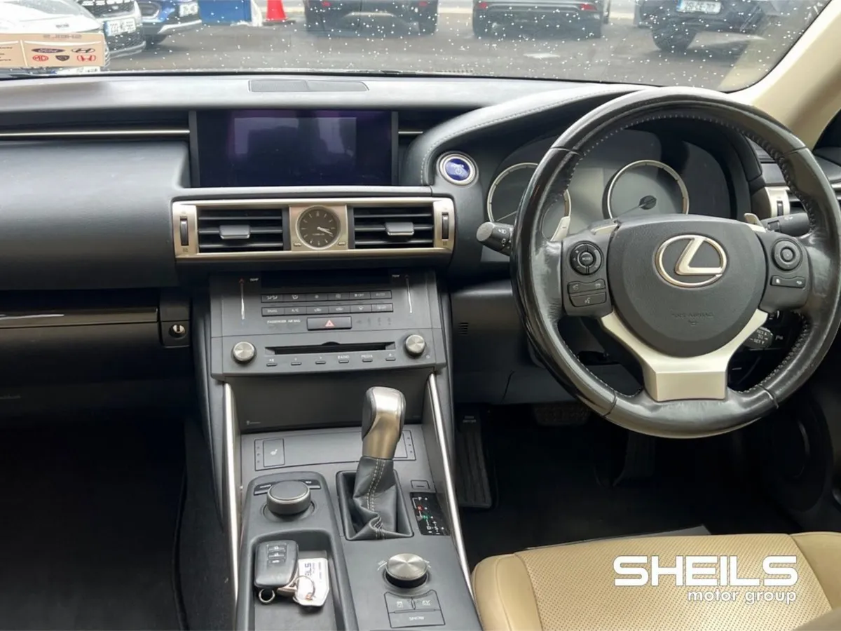 Lexus IS 300h Executive - Image 3