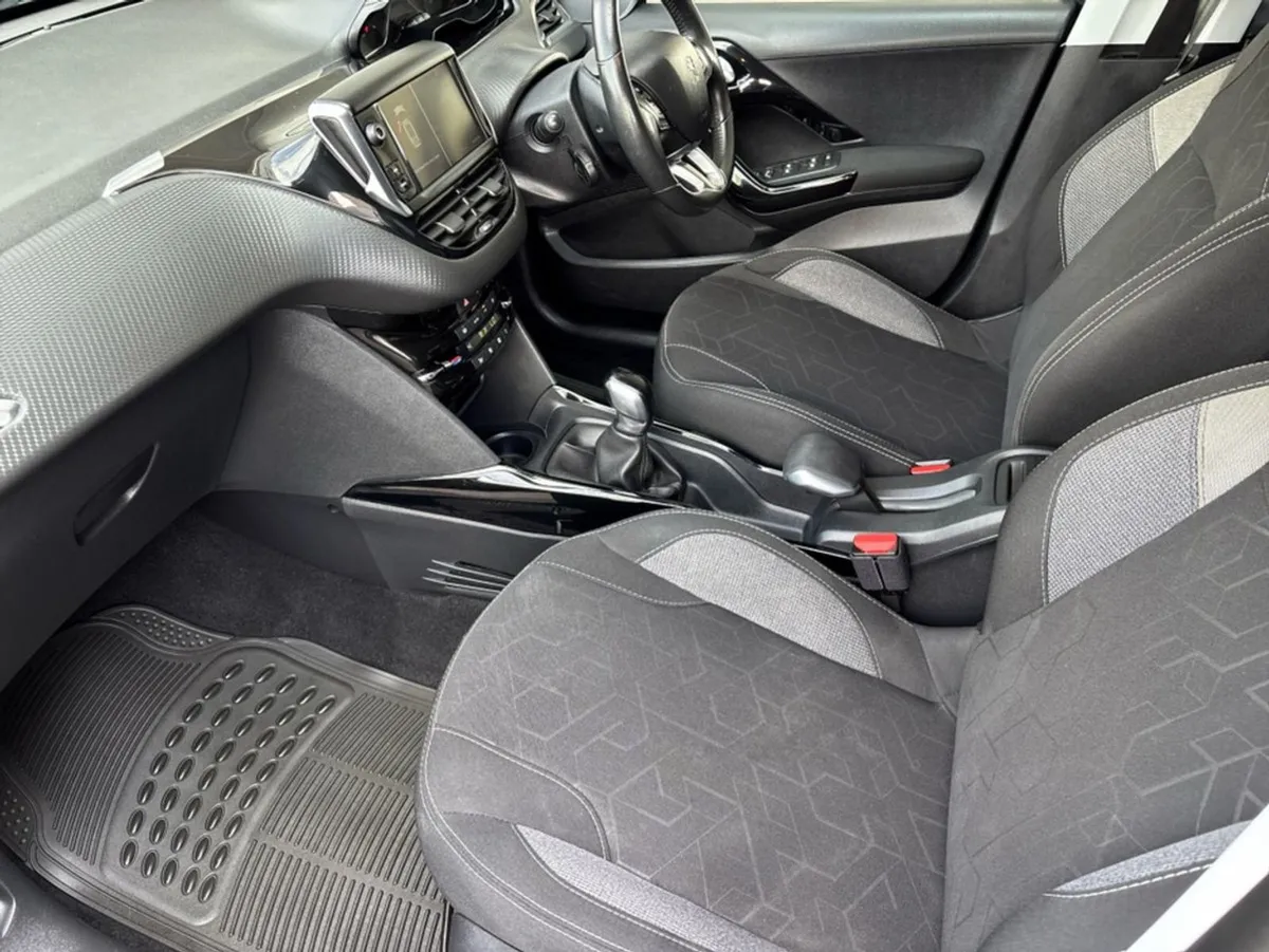 Peugeot 2008 Active 1.2 Puretech 82 6. 6.2 4DR - Image 3