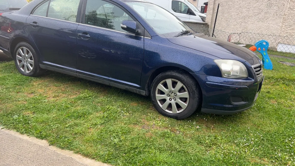 AVENSIS BREAKING