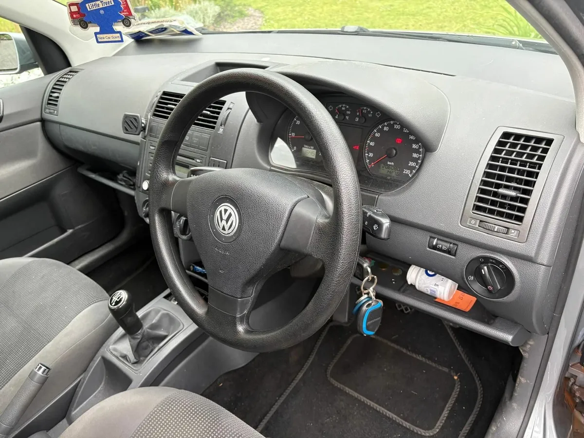 Volkswagen Polo 2009 - Image 2
