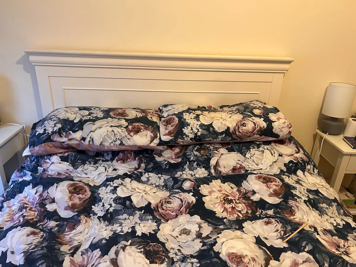 Double bed - Image 2