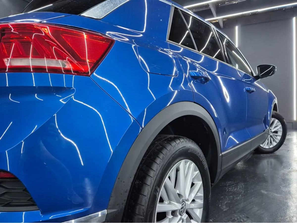 Volkswagen T-Roc Design 1.5 TSI Manual 6speed FWD - Image 2