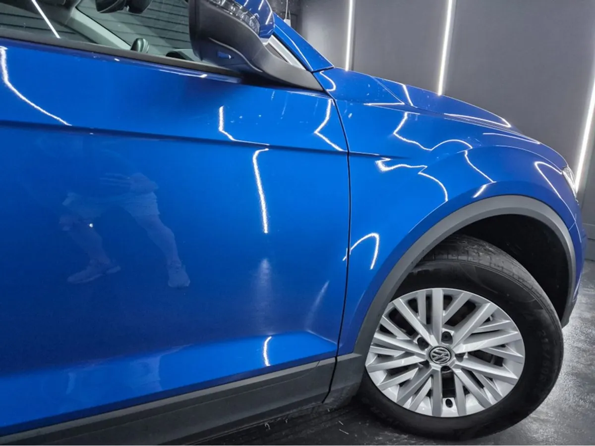 Volkswagen T-Roc Design 1.5 TSI Manual 6speed FWD - Image 4