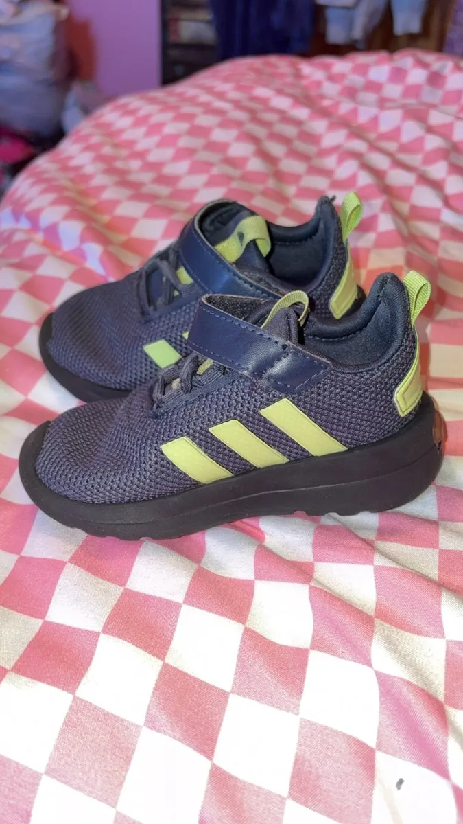 Boy adidas runners - Image 1