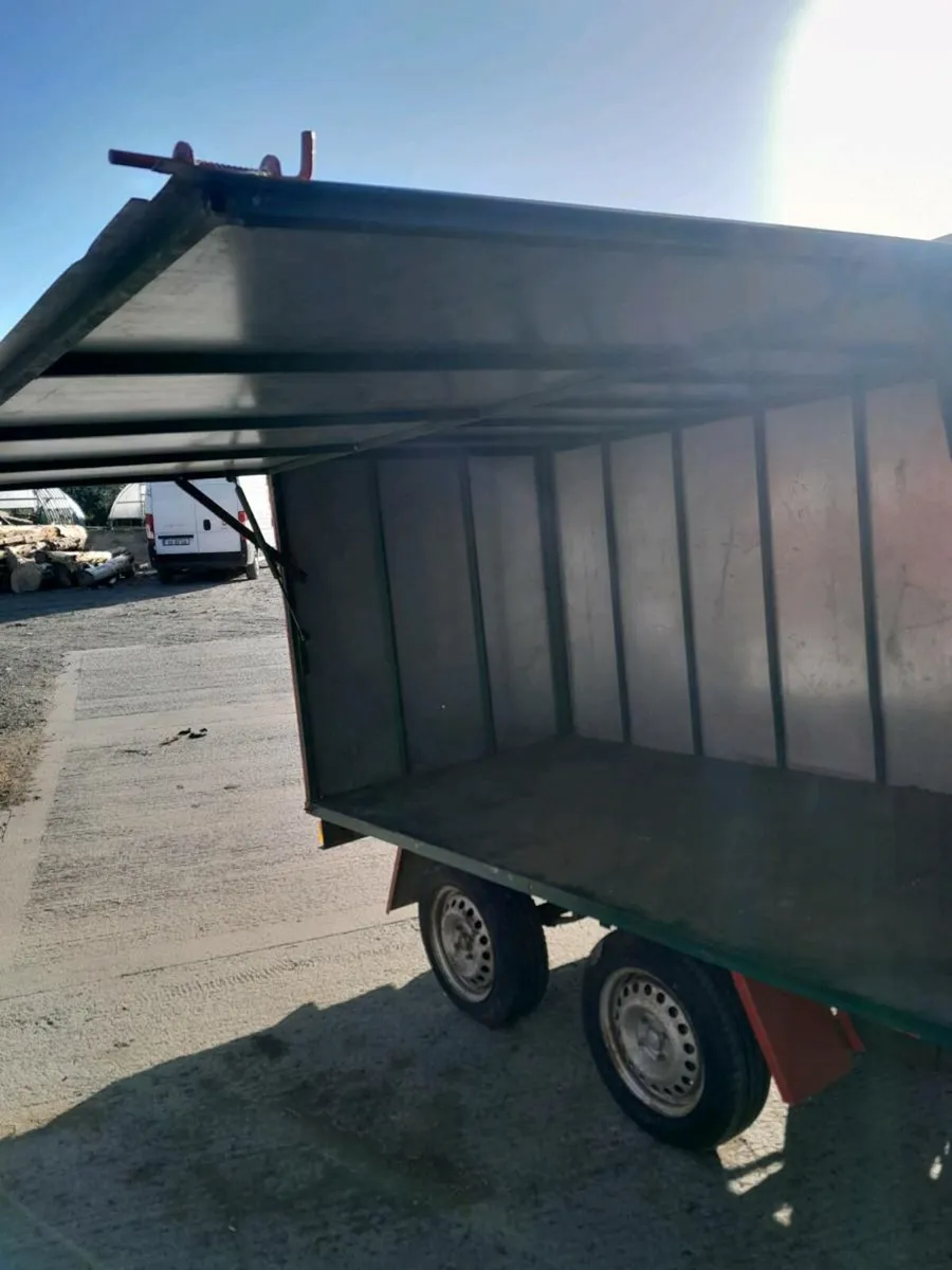 Market trailer - Image 1