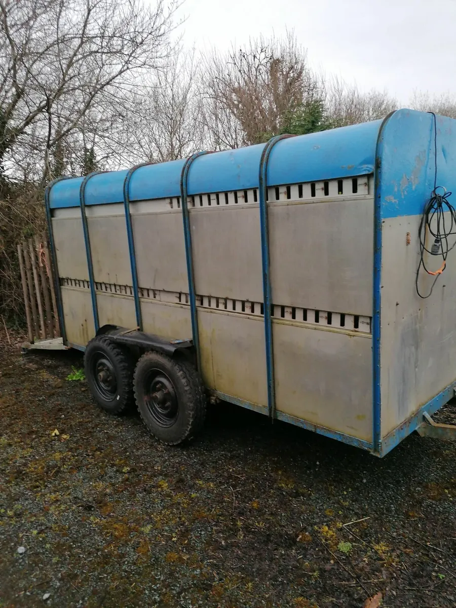 Livestock trailer