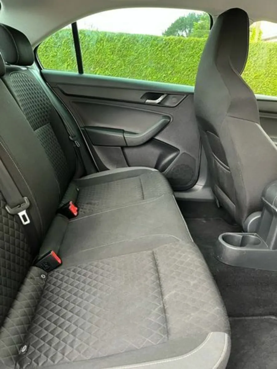 Skoda Rapid 2016 - Image 2