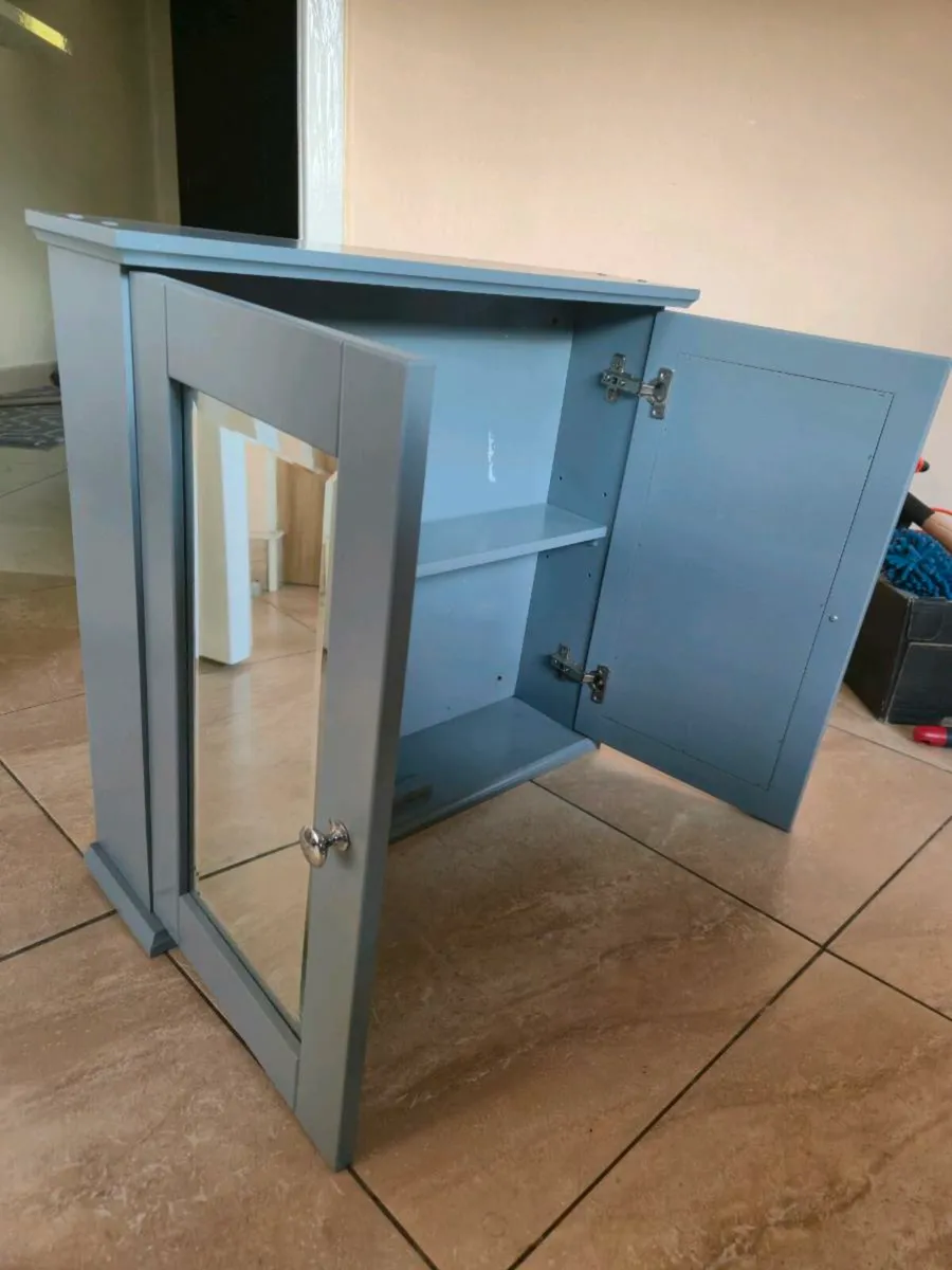 Bathroom Cabinet - Image 4