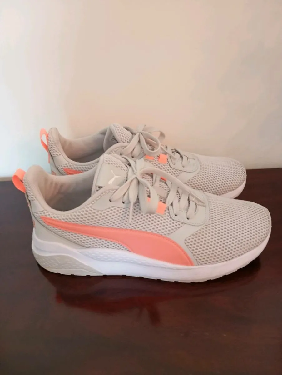 Womens Puma Trainers - Image 1