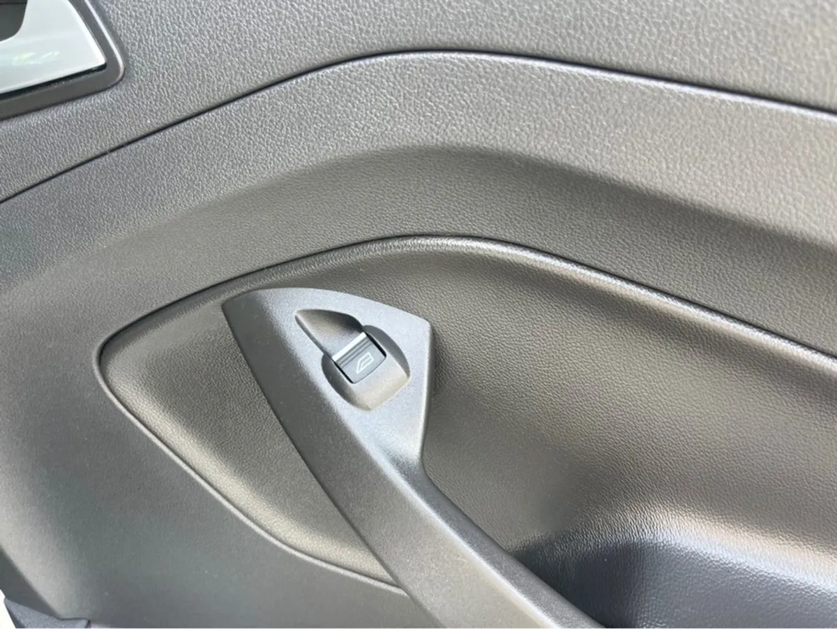 Ford Kuga C520 Titanium 2.0 TD 120 S6 M6 F 5DR FWD - Image 3