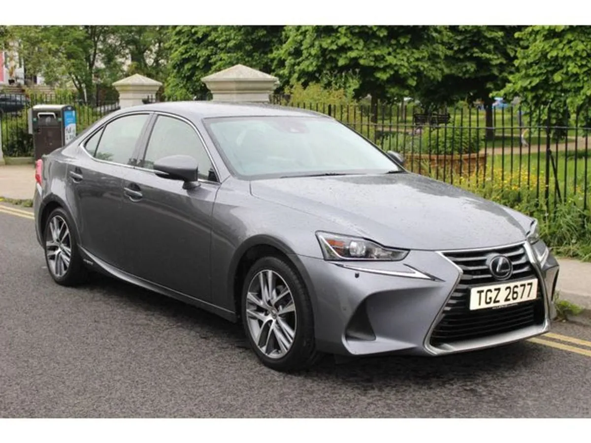 Lexus IS 300H - Image 1