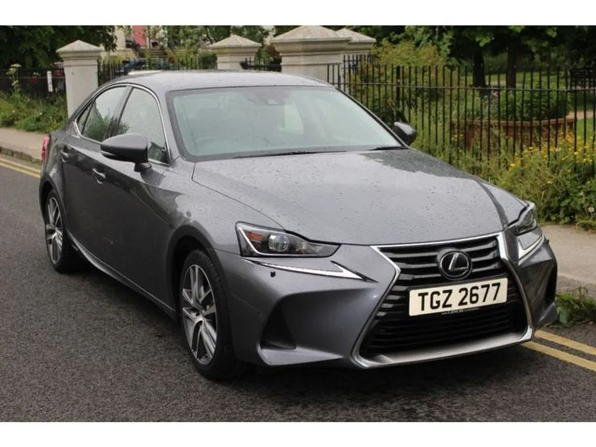 Lexus IS 300H - Image 2