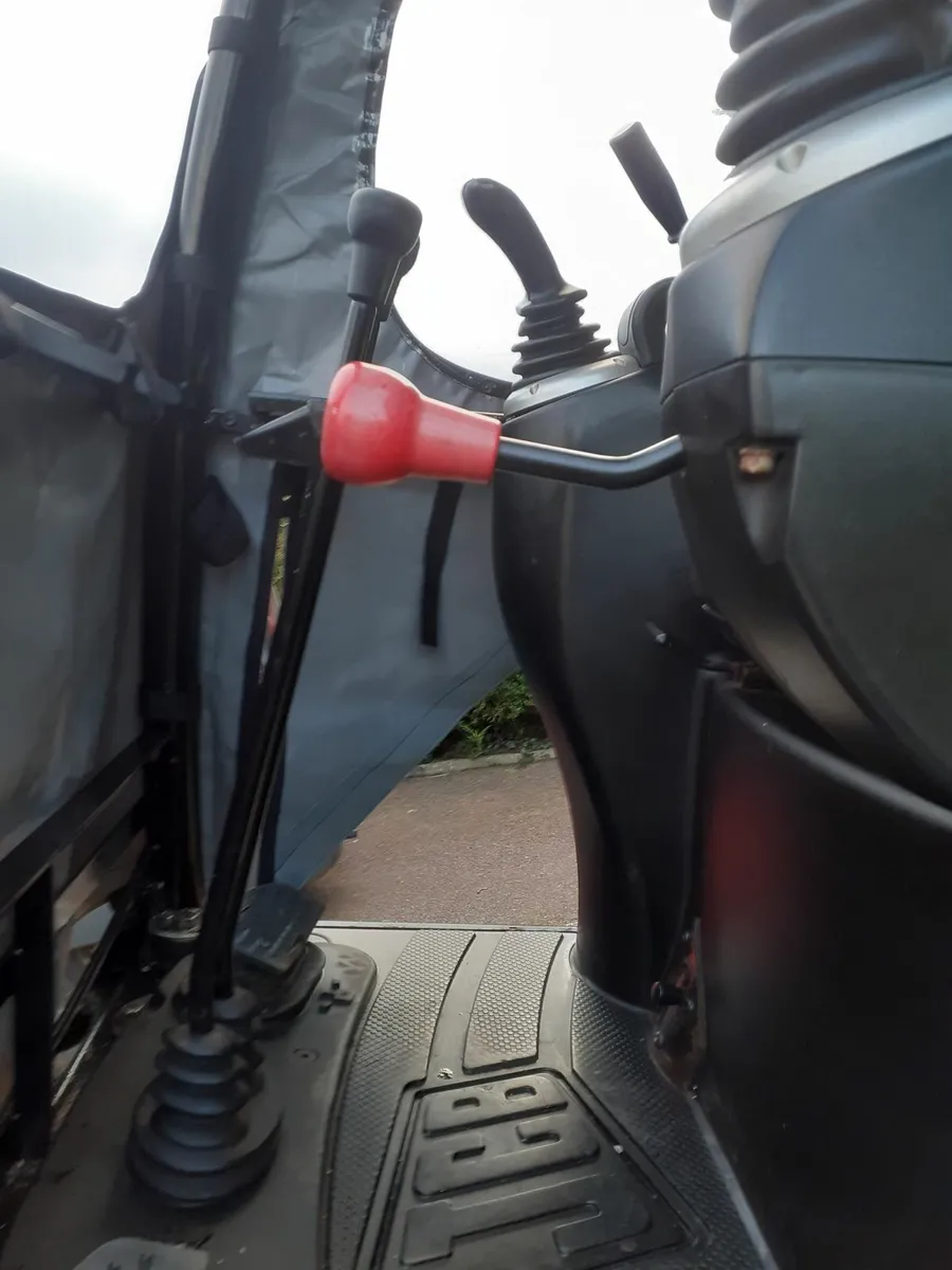 2017 jcb8014 cts - Image 3