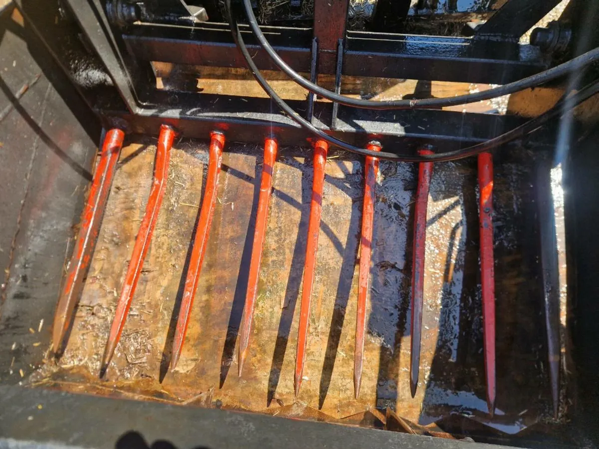 Front loader implements (Quickee & Rossmore) - Image 2