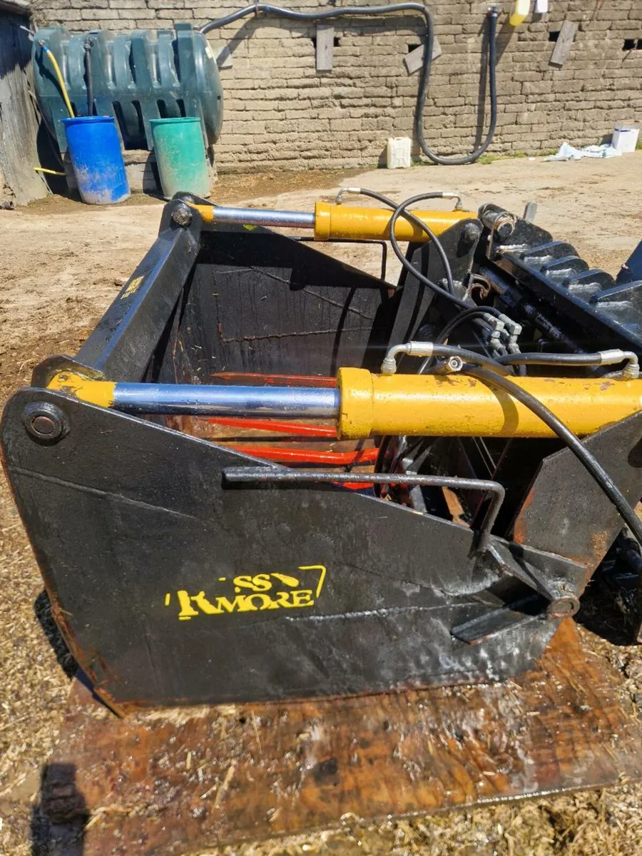 Front loader implements (Quickee & Rossmore) - Image 3