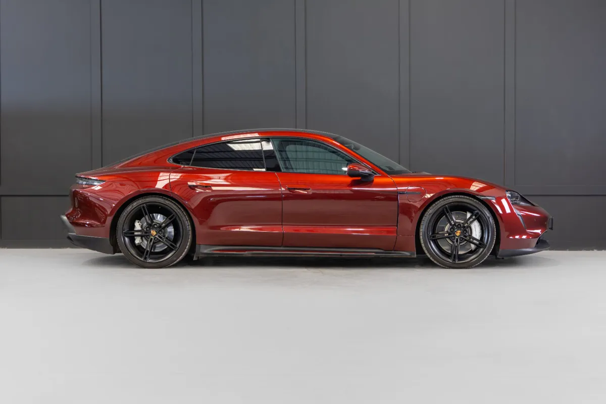 212 Porsche Taycan Performance Plus - 93.4 kWh - Image 2