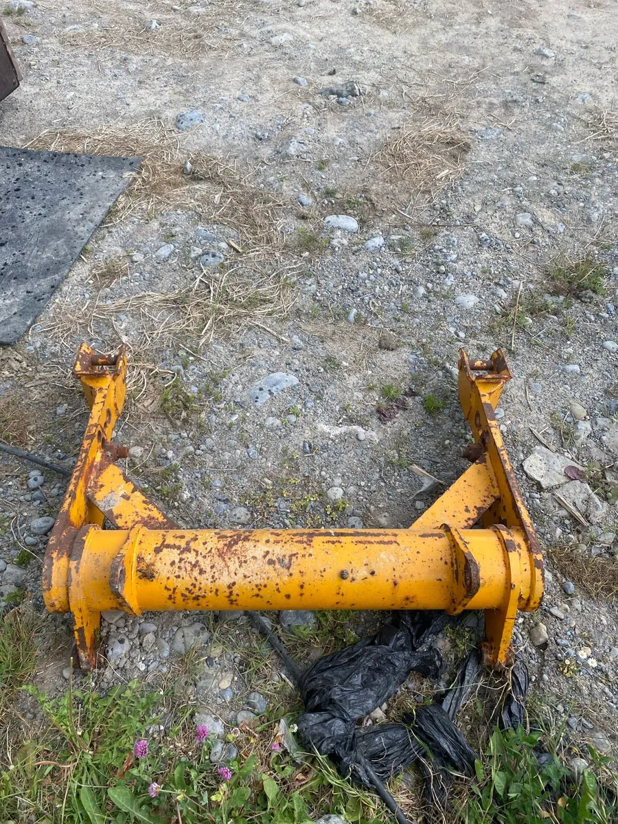 McConnell Hedge cutter axle bracket - Image 1