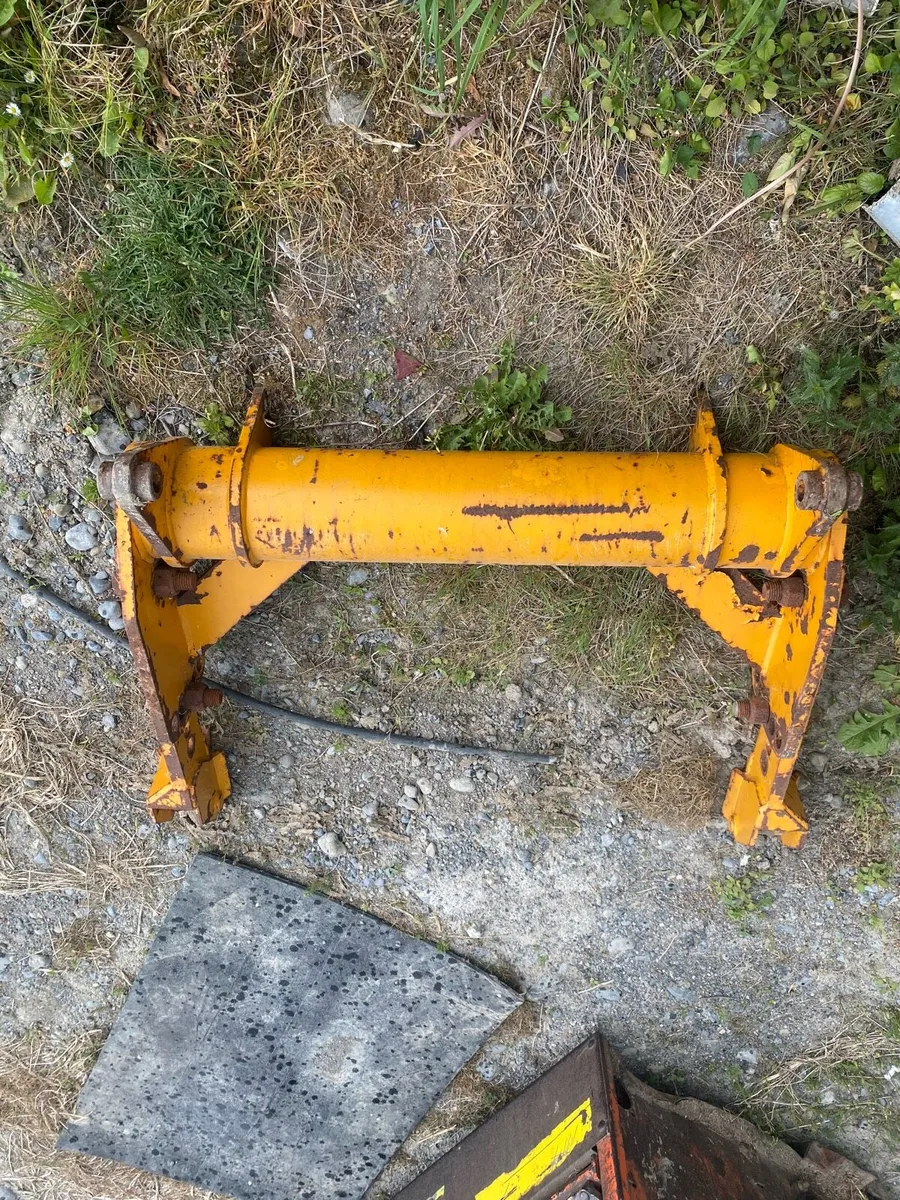 McConnell Hedge cutter axle bracket - Image 2