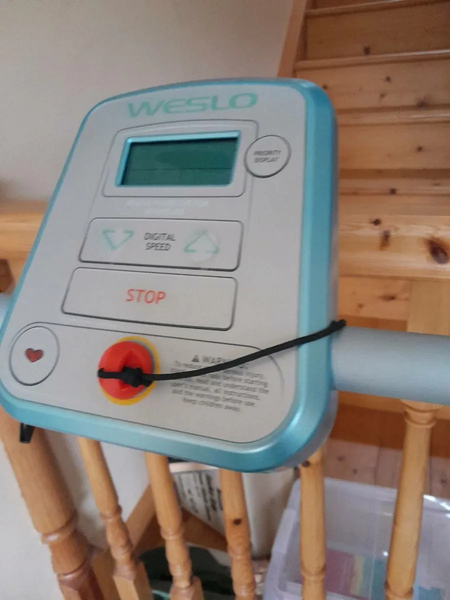 Treadmill. Weslo compact x5 - Image 1