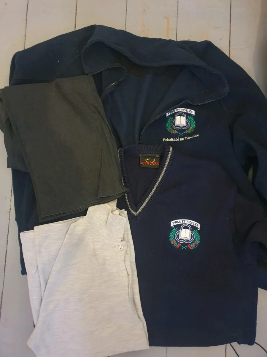 School uniforms Pobalscoil