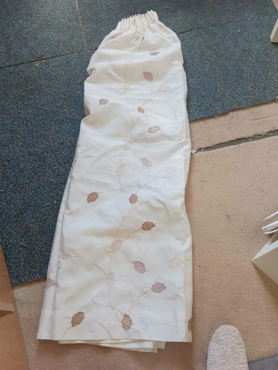 2 lot's curtains,2 pole's perfect condition, - Image 3