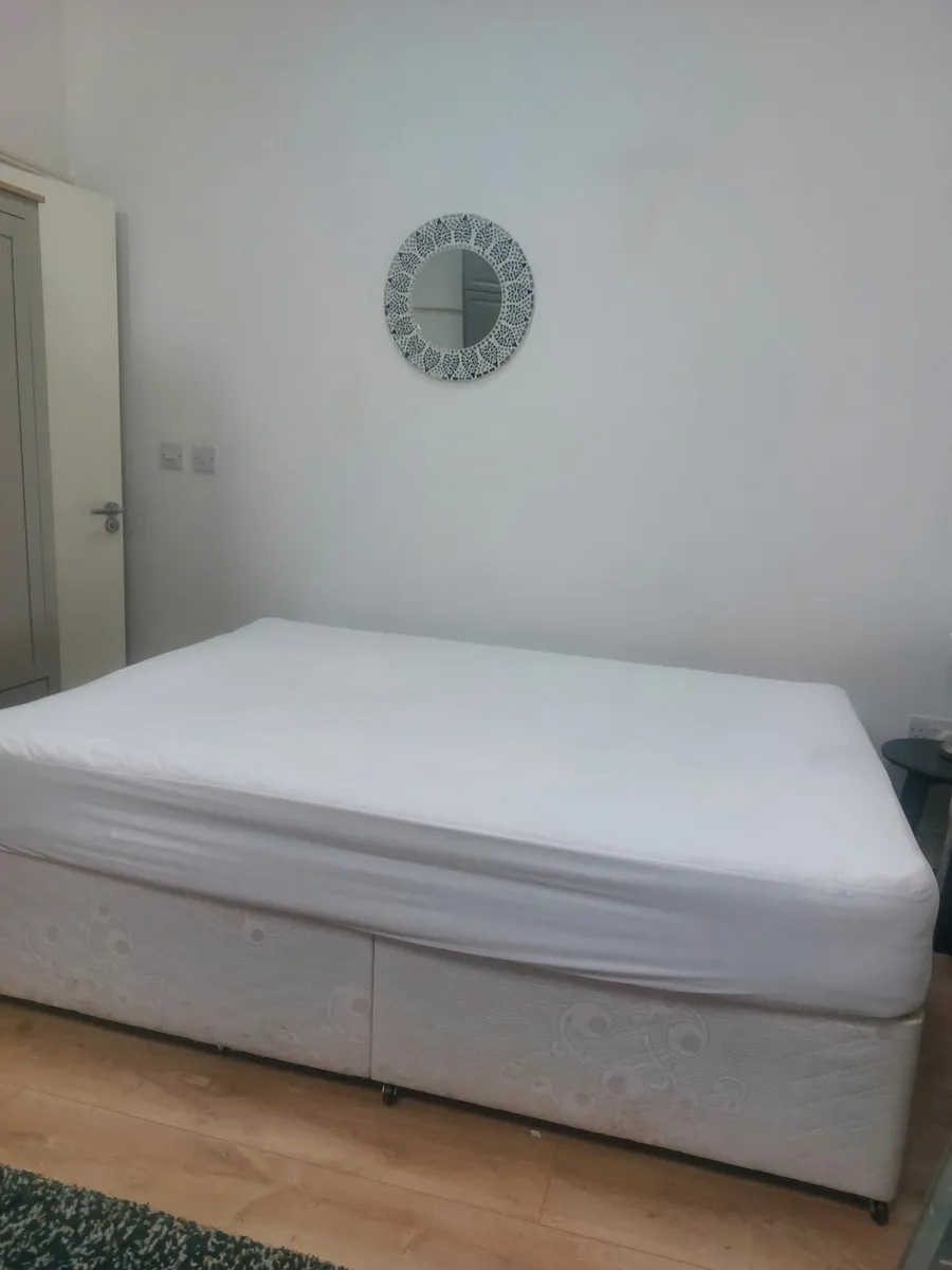 Double bed mattress and divan