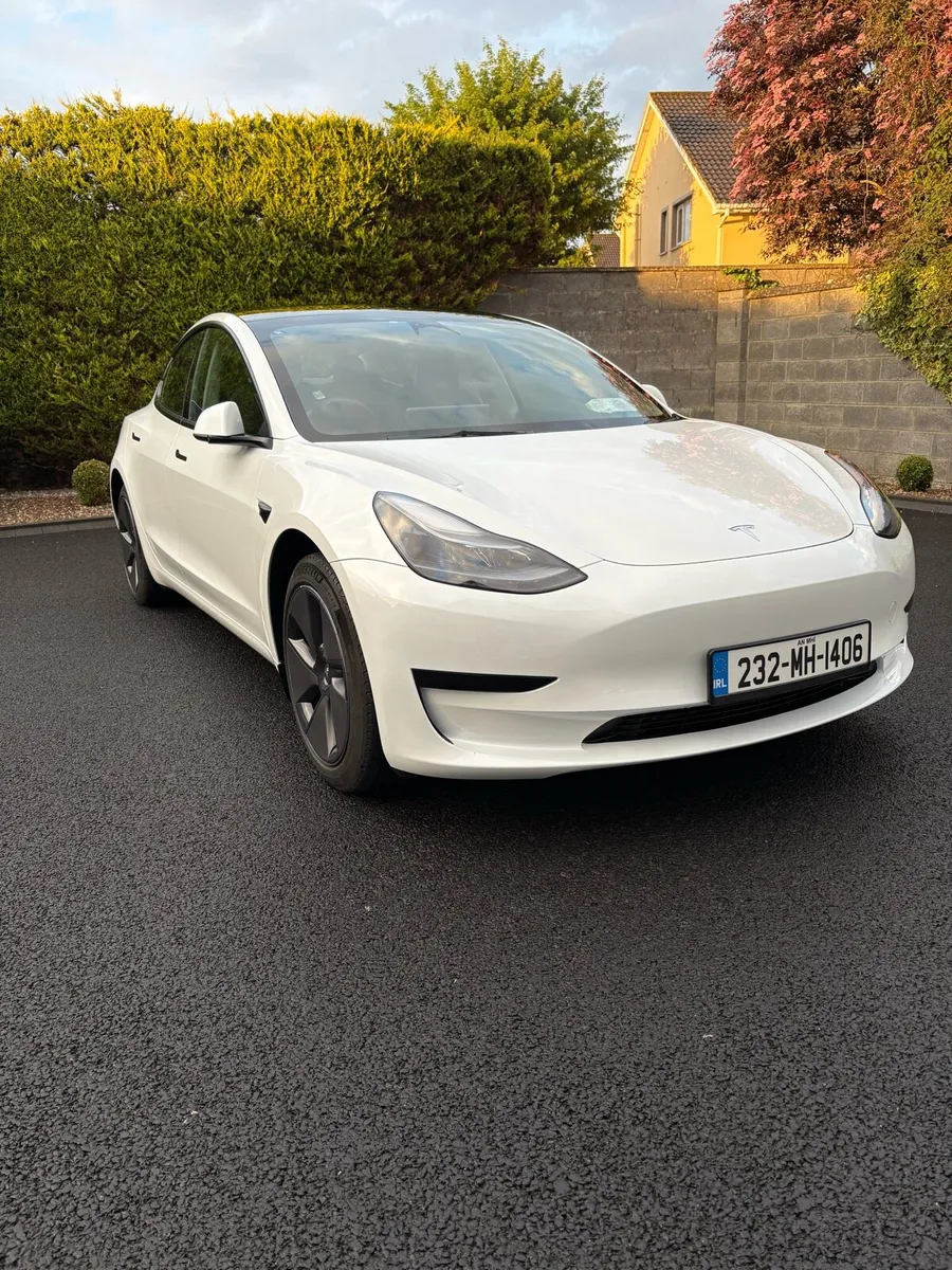 Tesla Model 3 232 RWD Standard Range - Image 3