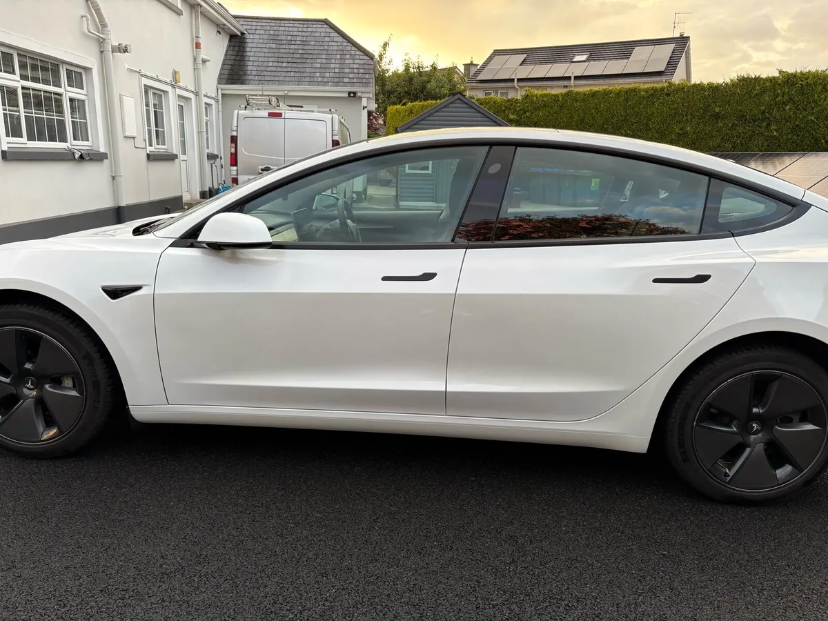 Tesla Model 3 232 RWD Standard Range - Image 4