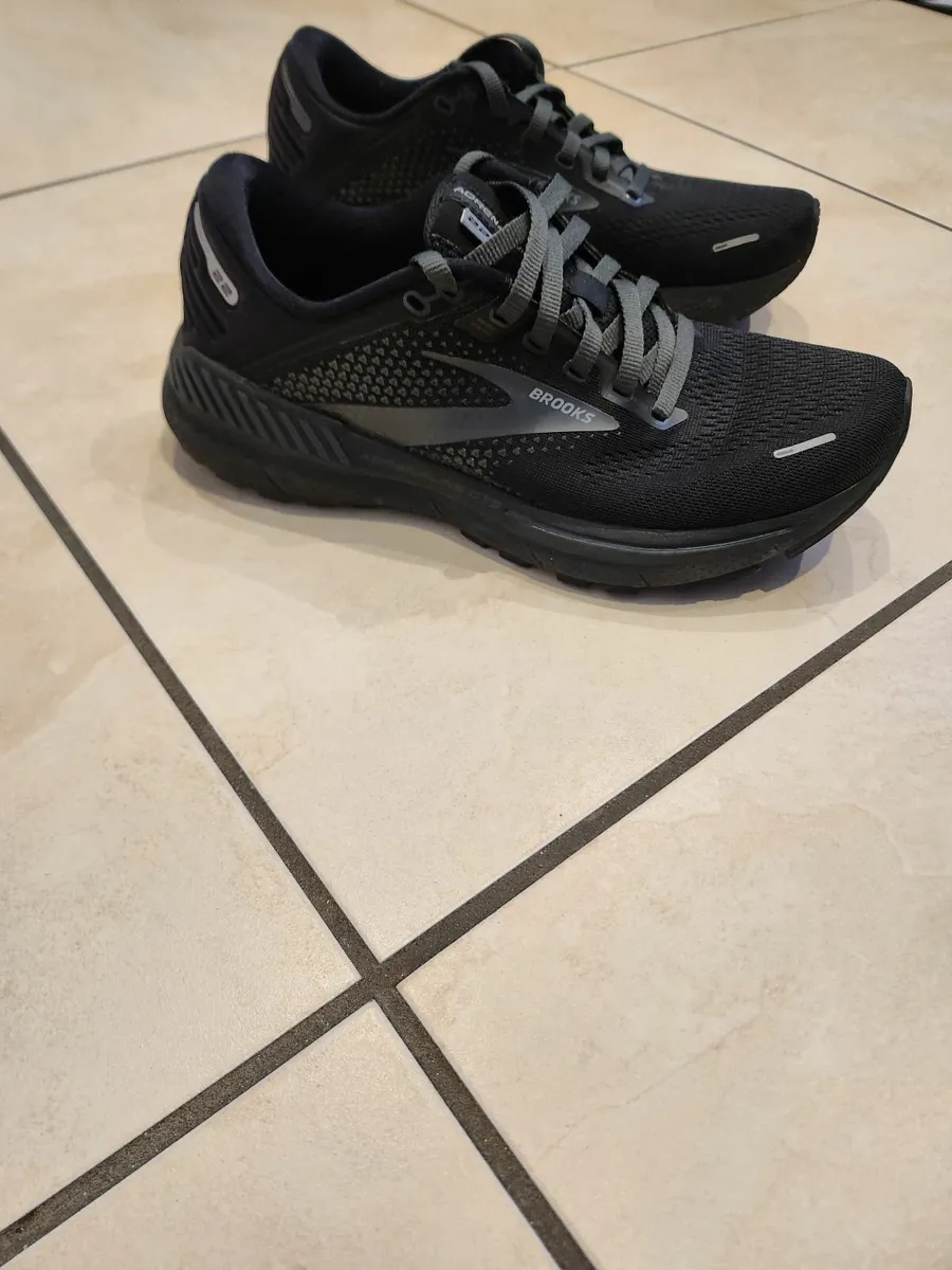 Brooks ladies runners - Image 2