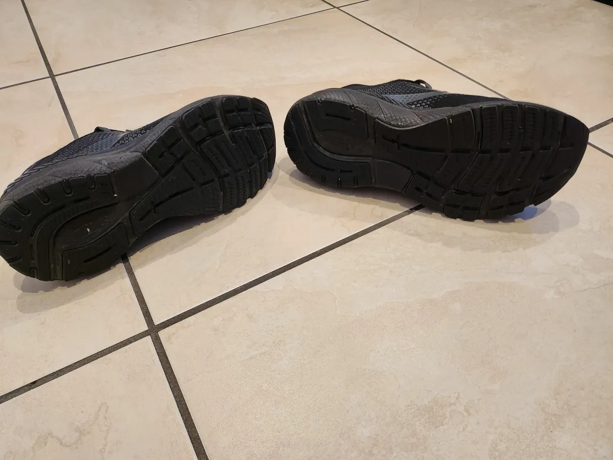 Brooks ladies runners - Image 3