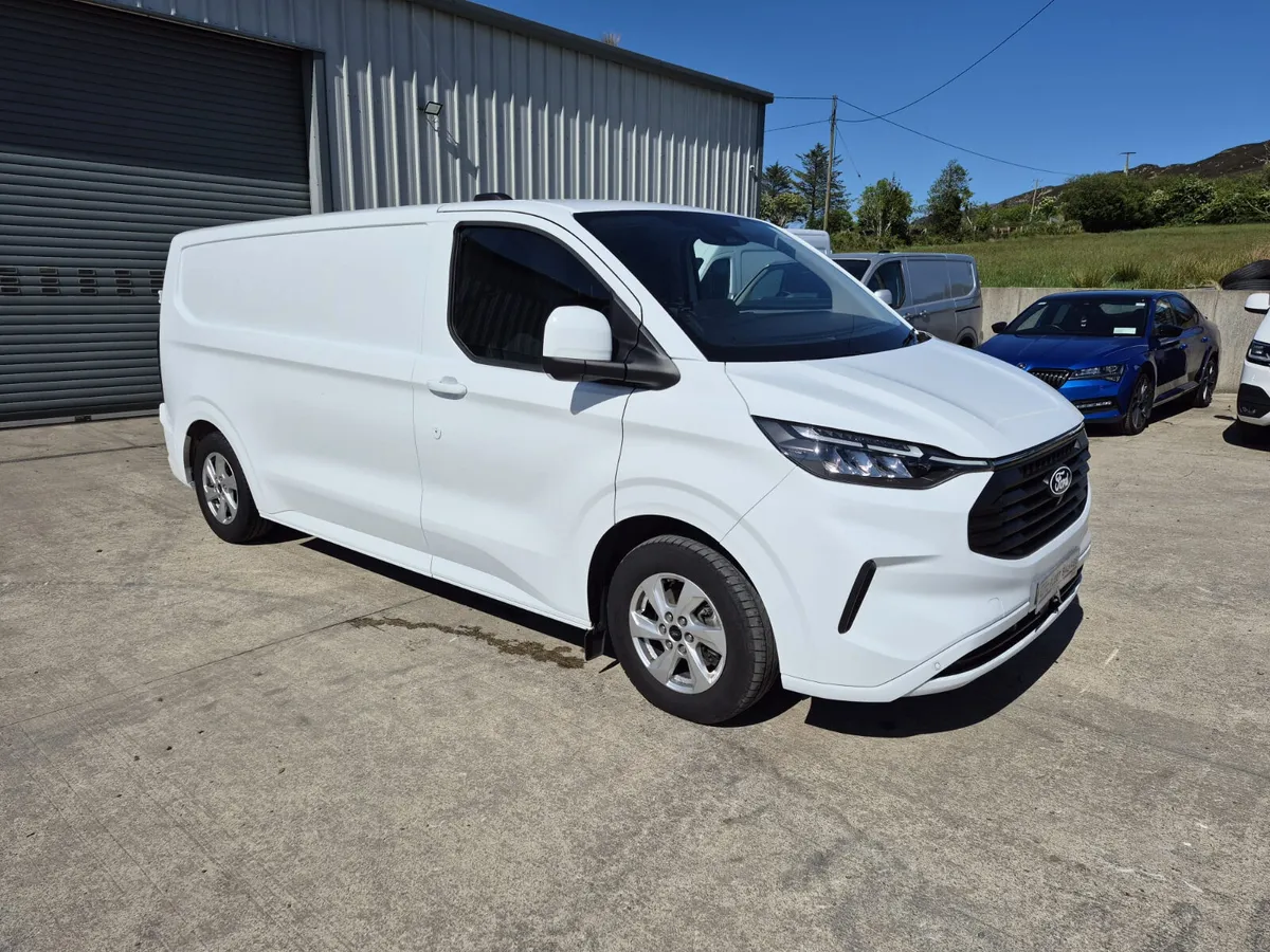 2024 CUSTOM LIMITED LWB 2.0 TDCI 140 BHP - Image 1