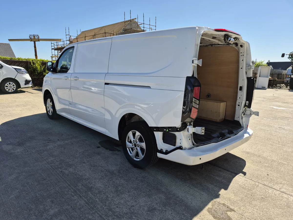 2024 CUSTOM LIMITED LWB 2.0 TDCI 140 BHP - Image 4