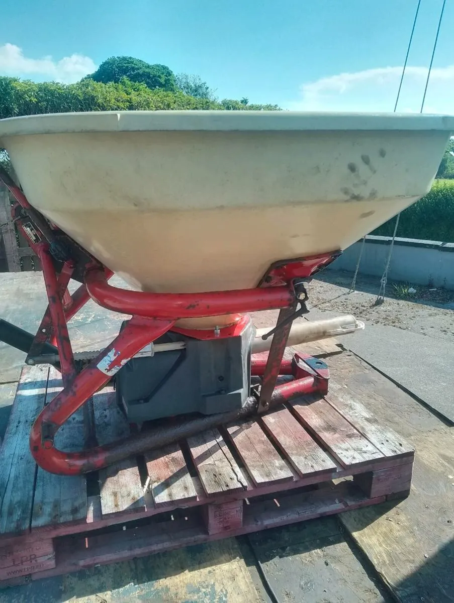Vicon 402 Spreader FREE all lreland Delivery - Image 1