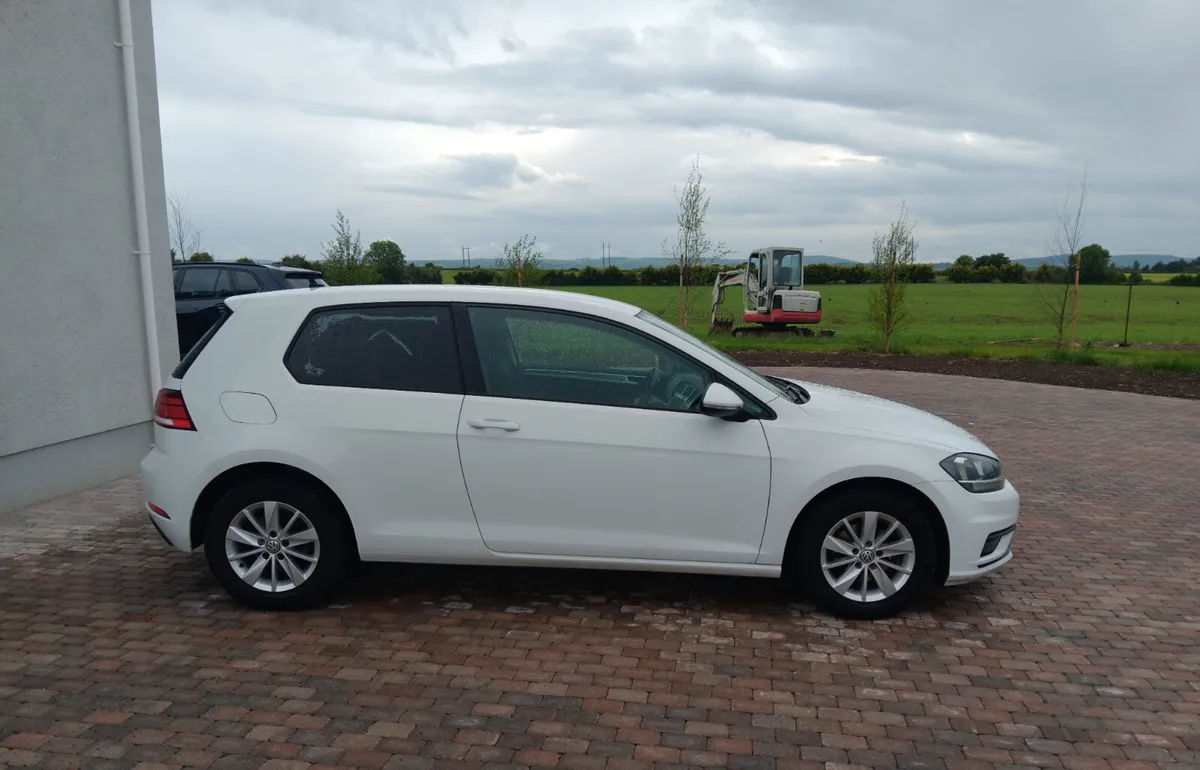 2017 Volkswagen Golf - Image 3