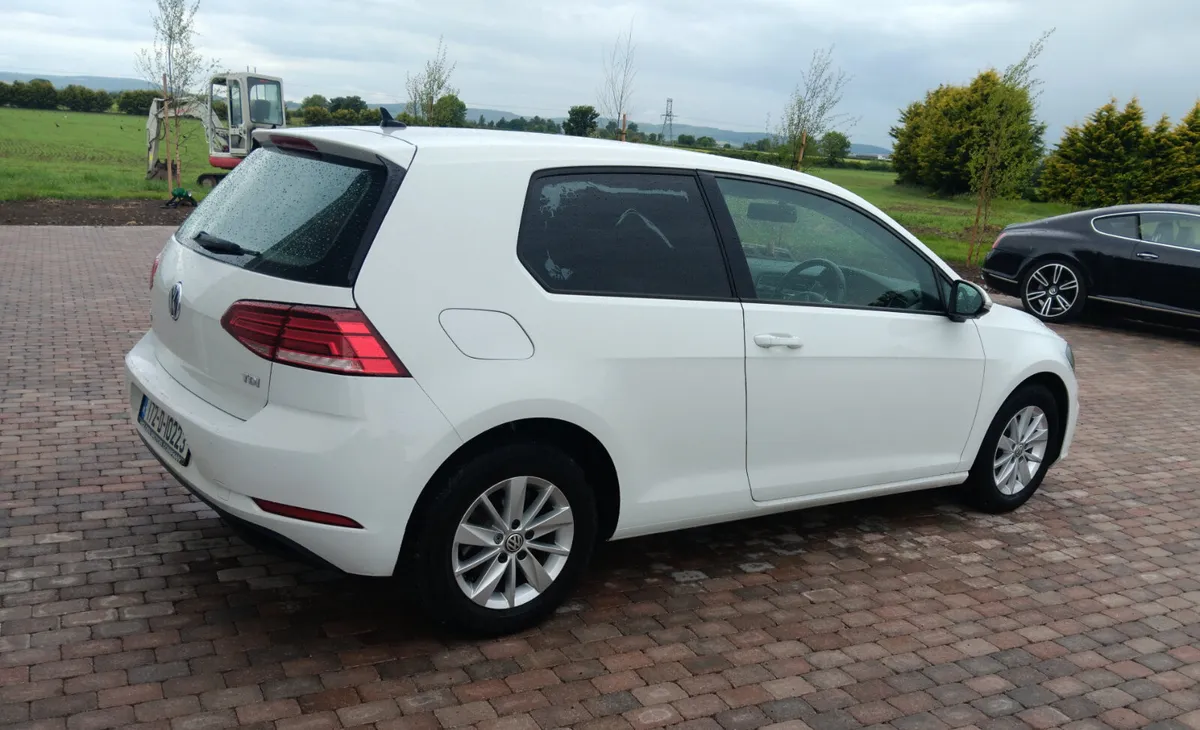 2017 Volkswagen Golf - Image 4