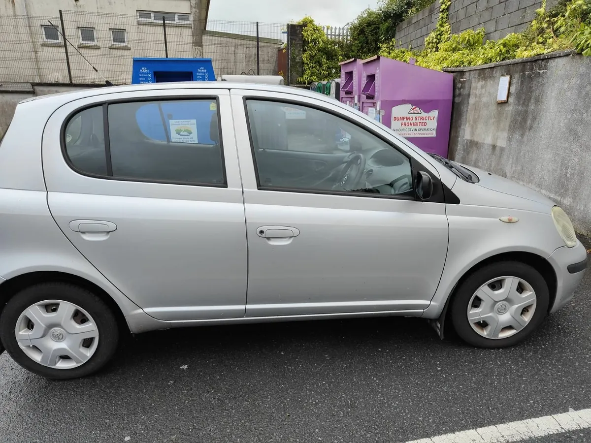 Toyota Yaris 2005 - Image 2