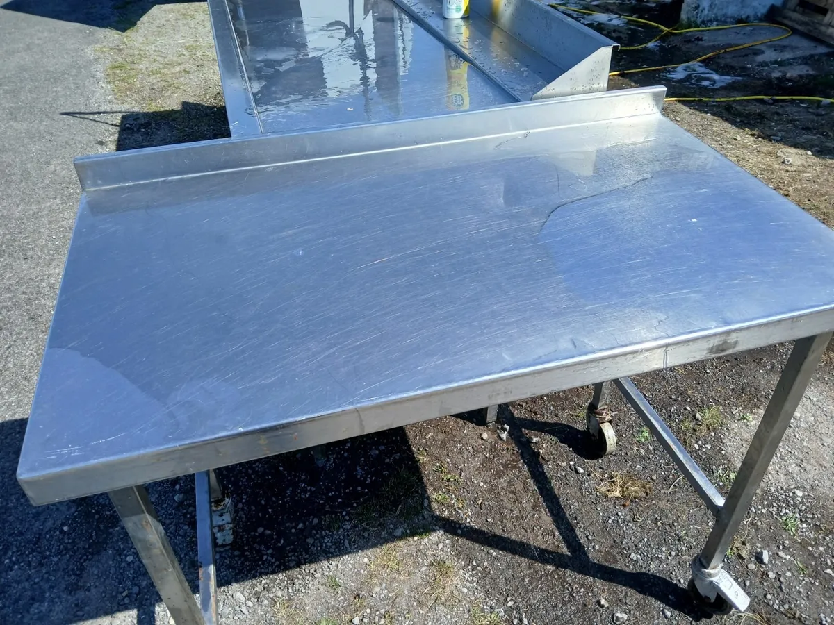Stainless steel table /on wheels delivered - Image 3