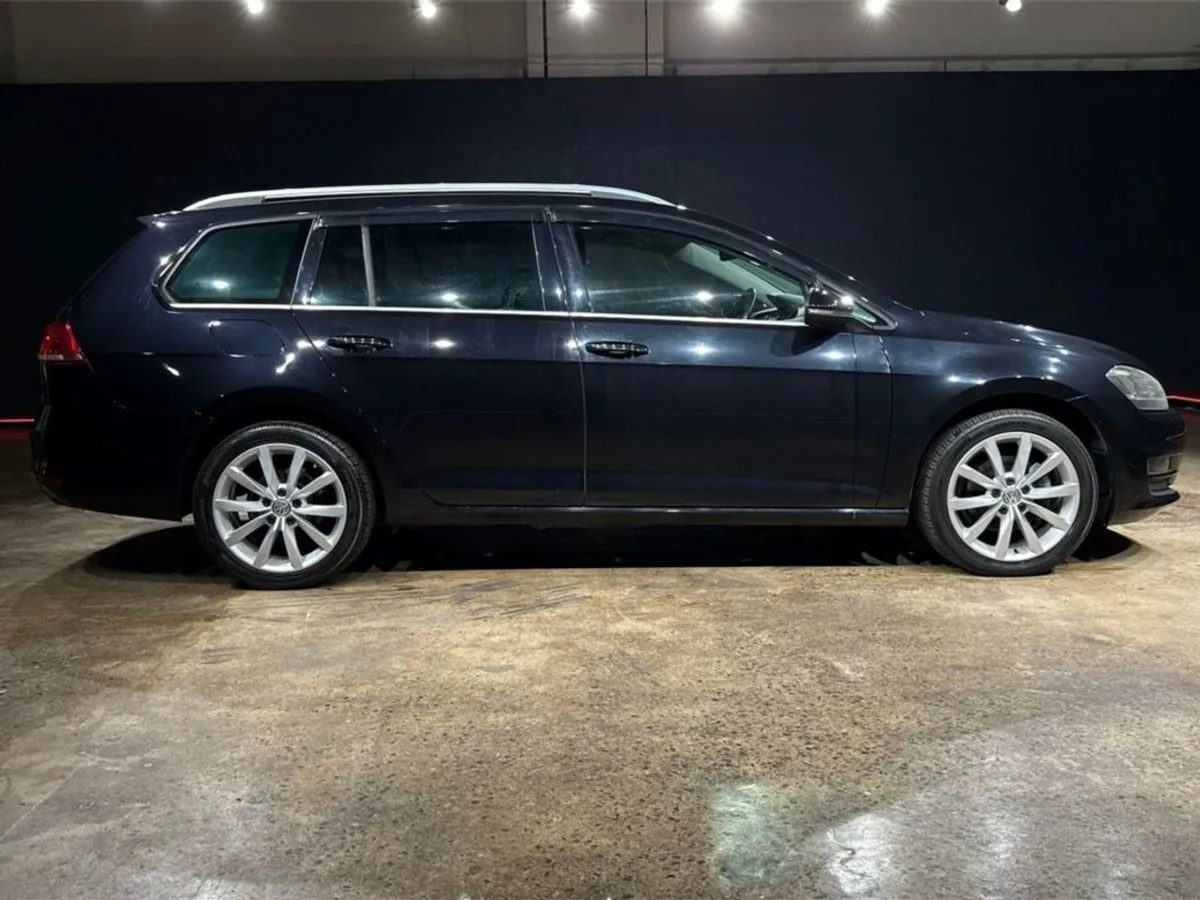 Volkswagen Golf 1.2 Hybrid - Estate - Blue Motion - Image 2