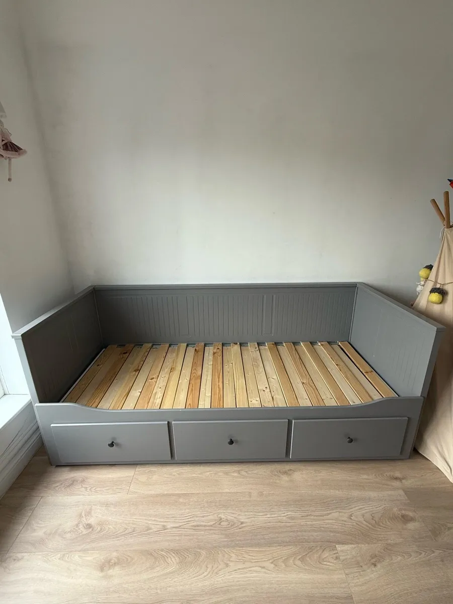 HEMNES Day-Bed frame with 3 drawers - Image 2