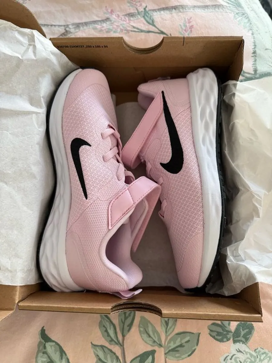 new nike runners size 2 - Image 1