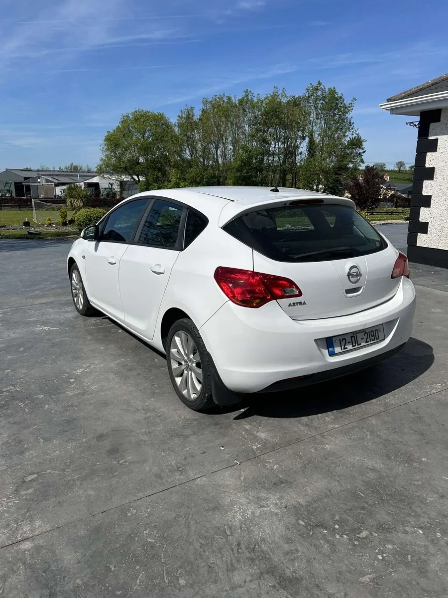 Opel Astra 2012 - Image 3