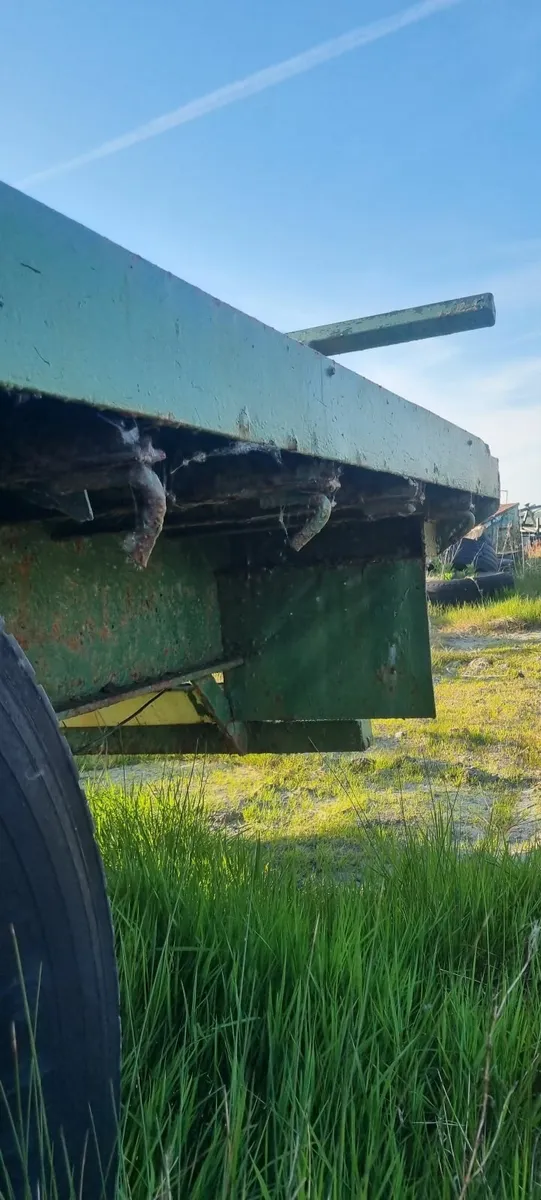 Bale trailer - Image 1