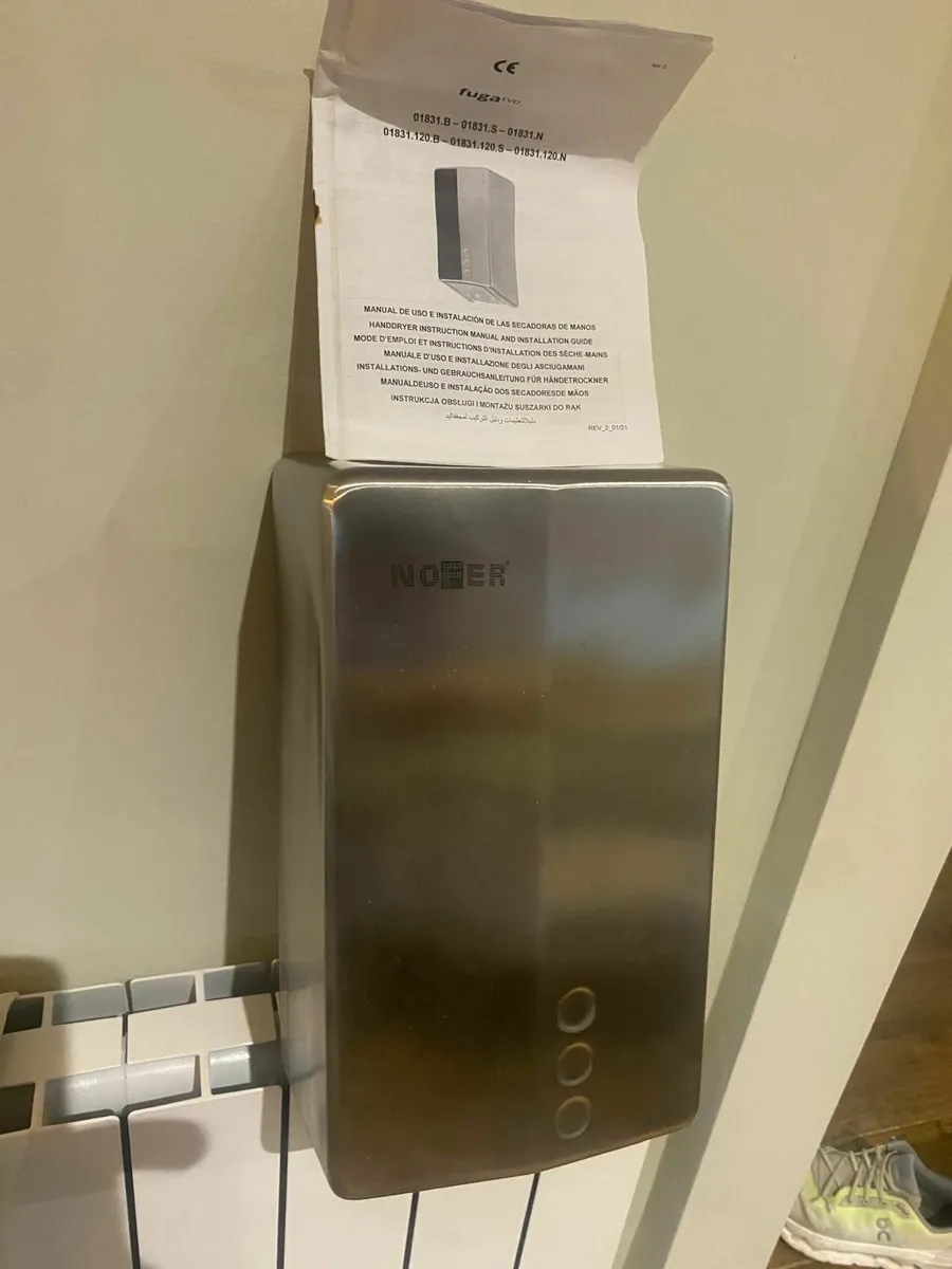Electric hand dryer - Image 1