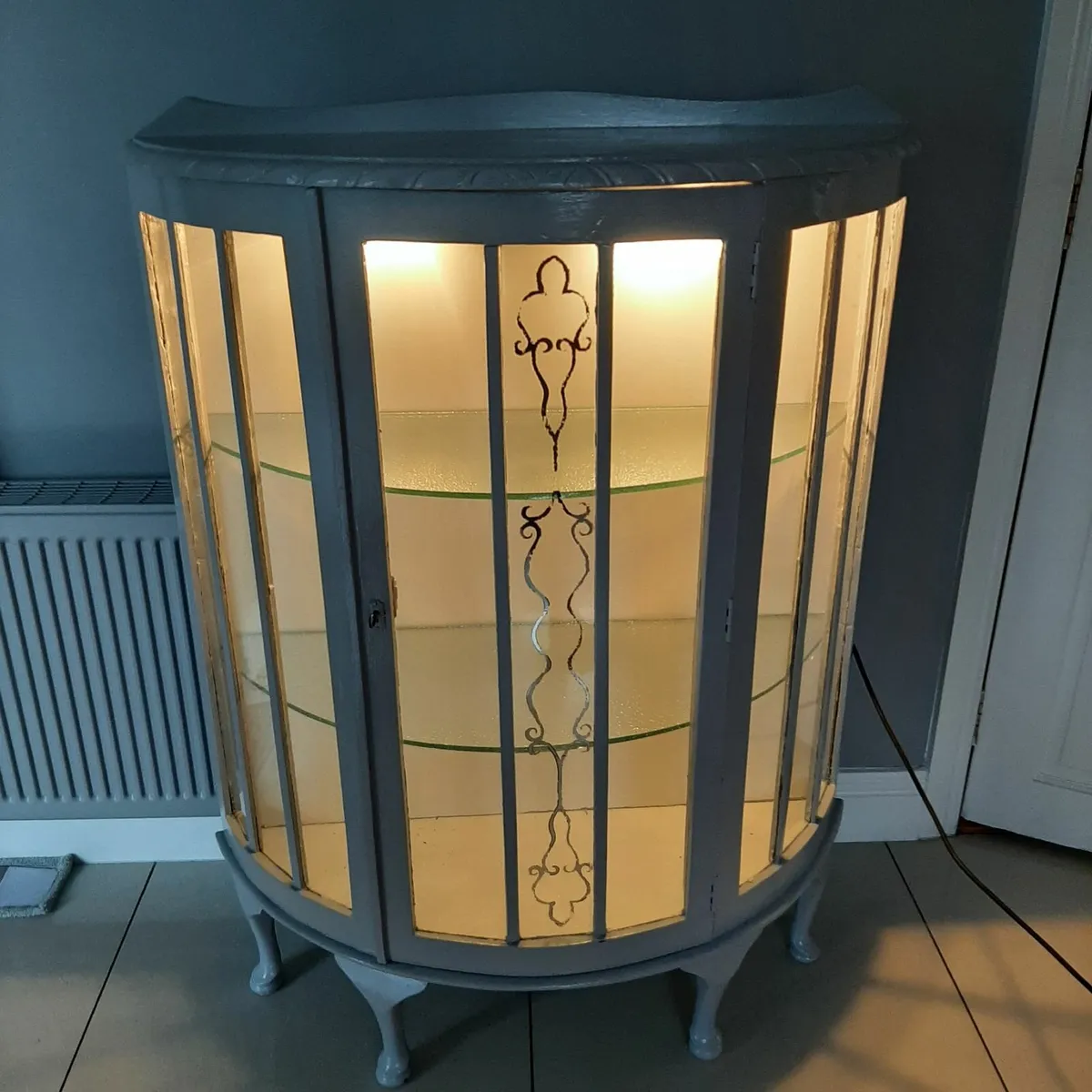 Display/China Cabinet - Image 2
