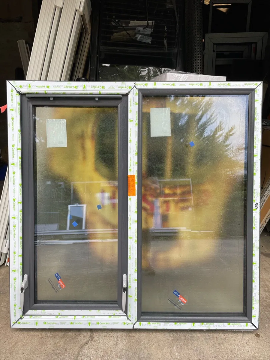 Grey bathroom window - Image 1