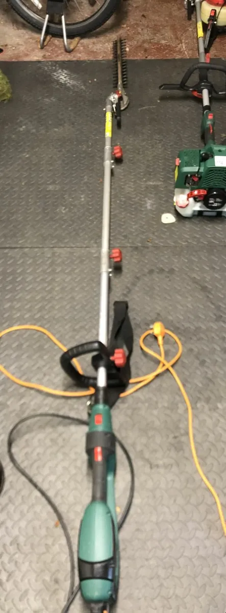 Electric long reach hedge cutter - Image 2